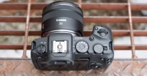ویژگی های دوربین عکاسی کانن canon rp
